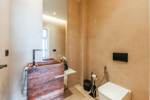 Bathroom 3 (Ground floor)