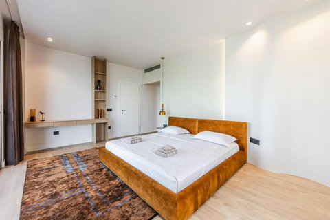 Bedroom 2 with a king bed (First floor)