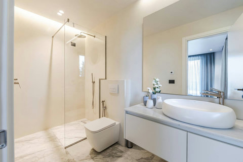 Bathroom 1 (Ensuite to bedroom 1)