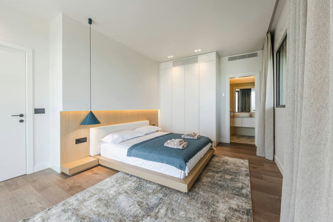 Bedroom 1 with a king bed (Ground floor)