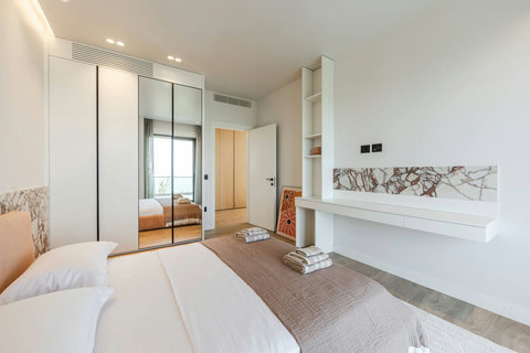 Bedroom 4 with a king bed (First floor)