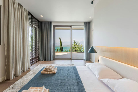 Bedroom 1 with a king bed (Ground floor)