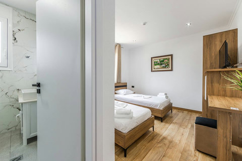 Bedroom with two single beds