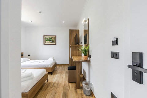 Bedroom with two single beds