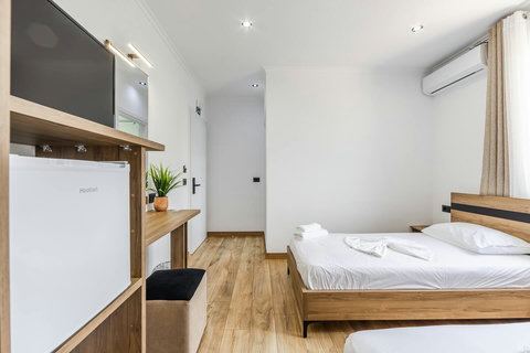 Bedroom with two single beds