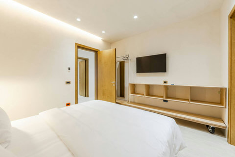 Bedroom 7 with a double bed (ground floor)