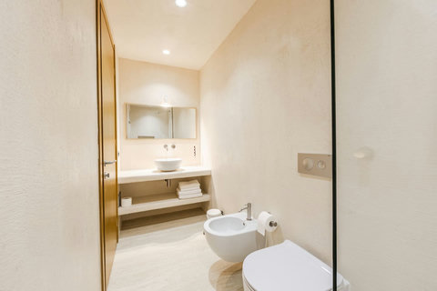 Bathroom 4 (Ensuite to bedroom 4)