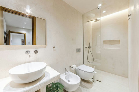 Bathroom 3 (Ensuite to bedroom 3)