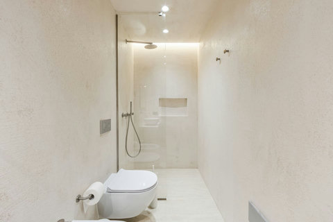 Bathroom 3 (Ensuite to bedroom 3)