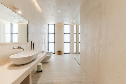 Bathroom 1 (ground floor)