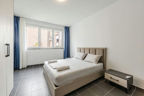 Bedroom with a double bed