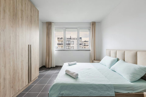 Bedroom with a double bed