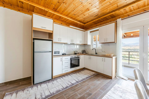 Fully-equipped kitchen
