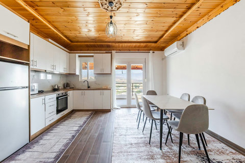 Fully-equipped kitchen and dining area