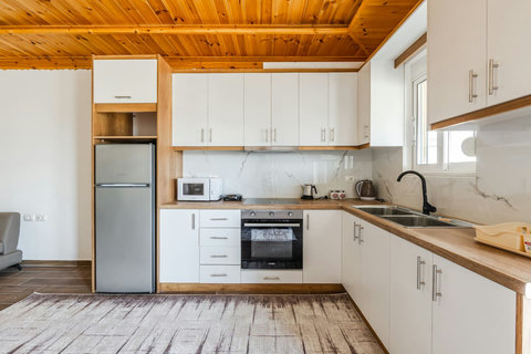 Fully-equipped kitchen