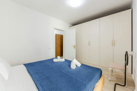 Bedroom with a double bed