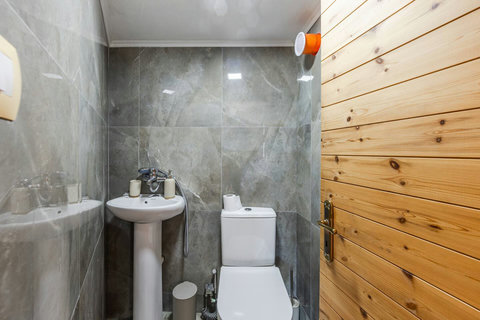 Attached bathroom to bedroom