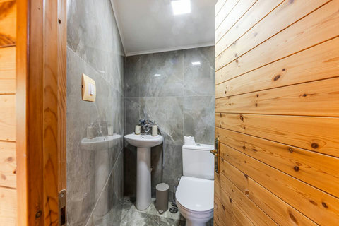 Attached bathroom to bedroom