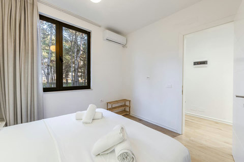 Bedroom with a double bed