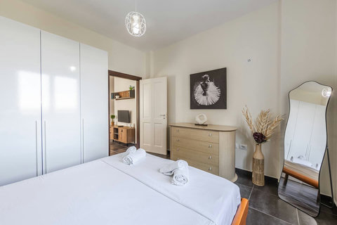 Bedroom with a double bed