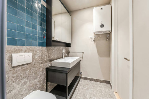 Bathroom 2 (Ensuite to bedroom 1)