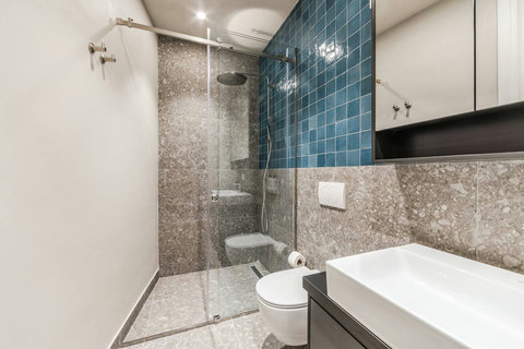 Bathroom 2 (Ensuite to bedroom 1)