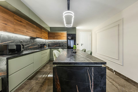Dining area and fully-equipped kitchen