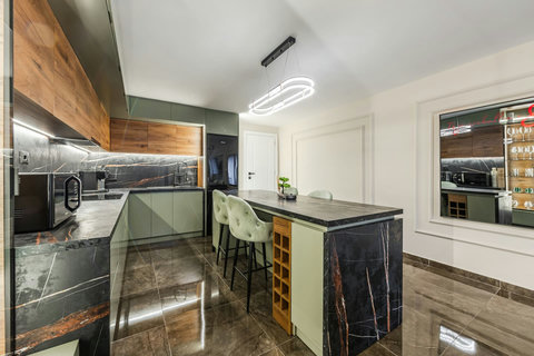 Fully-equipped kitchen