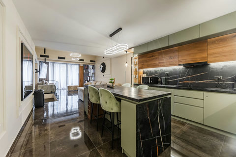 Dining area and fully-equipped kitchen