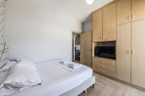 Bedroom with a double bed