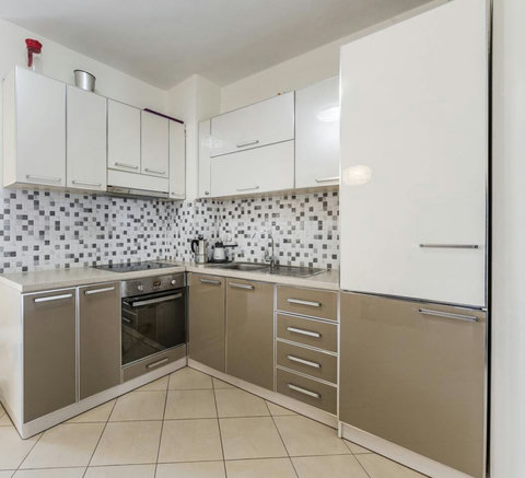 Fully-equipped kitchen