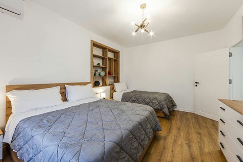 Bedroom with a double and a single bed