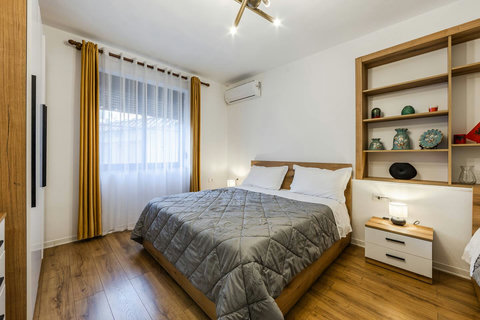 Bedroom with a double and a single bed