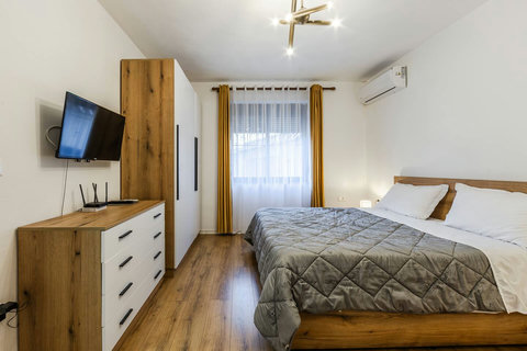 Bedroom with a double and a single bed