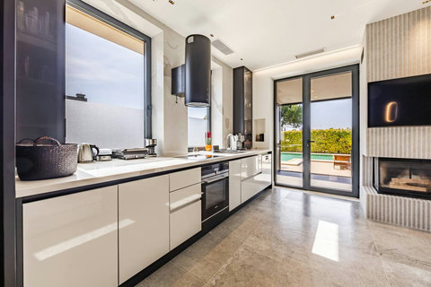 Fully-equipped kitchen