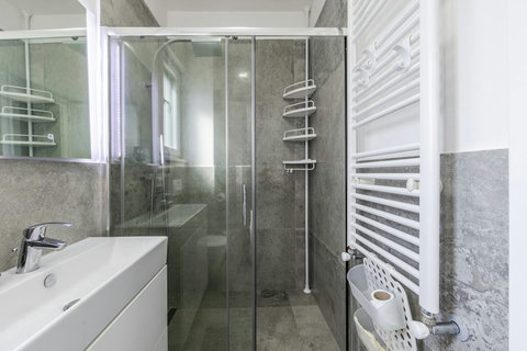 Bathroom 3 (Ensuite to bedroom 1)