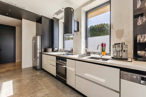 Fully-equipped kitchen