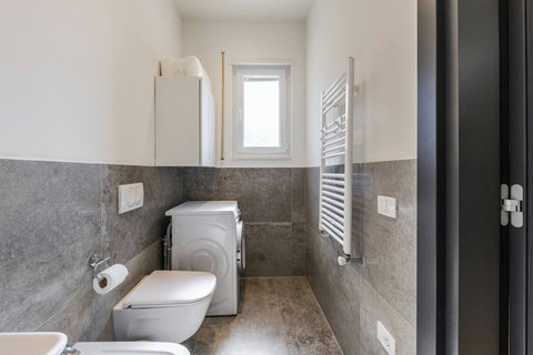 Bathroom 1 (Ground floor)