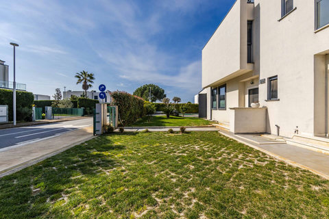 Exterior (Parking space)