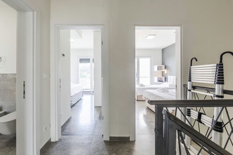 Hallway (First floor)