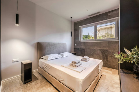 Bedroom 2 with a double bed (Ground floor)