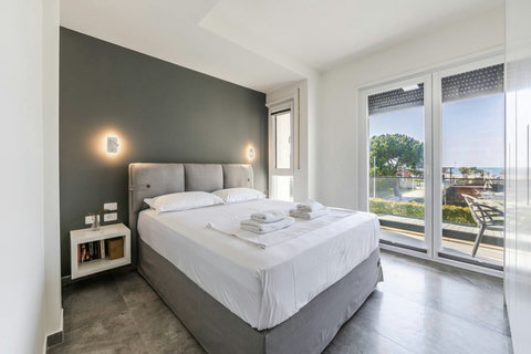 Bedroom 4 with a double bed (First floor)