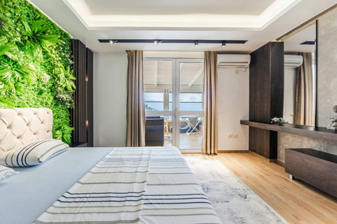 Bedroom with a double bed