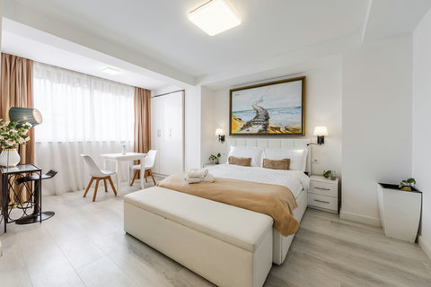 Bedroom with a double bed