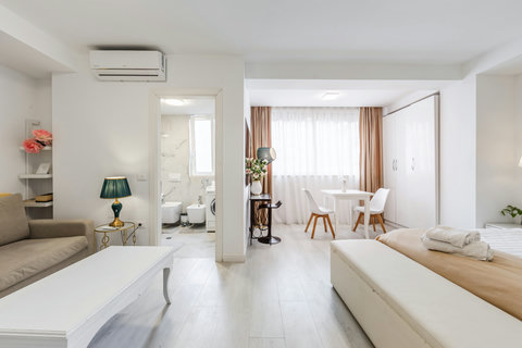 Bedroom with a double bed