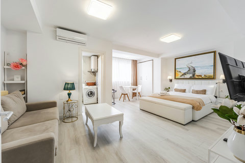 Bedroom with a double bed