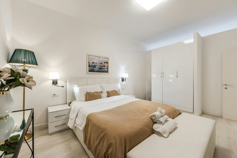 Bedroom with a double bed