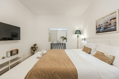 Bedroom with a double bed