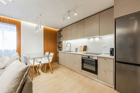 Fully-equipped kitchen and dining area