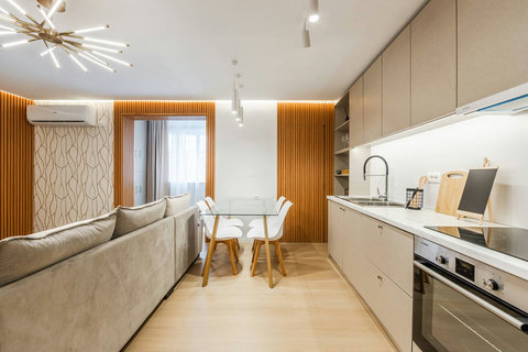 Dining area and fully-equipped kitchen